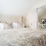 The Luxe Chelsea Townhouse